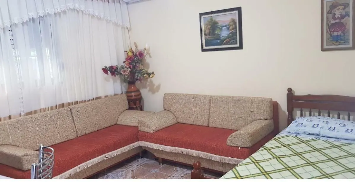 Garsoniere Me Qera Otel Durrës 2*, Dıraç Arnavutluk