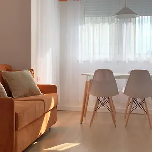 Апартаменты Colorful By The Sea - 1 Min From The Beach, Дуррес